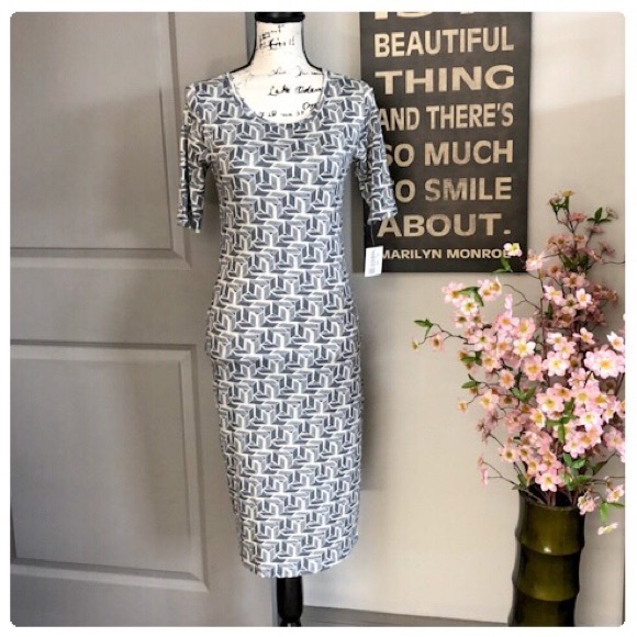 💕New With Tag Lularoe Julia Style Dress💕 - Picture 3 of 14